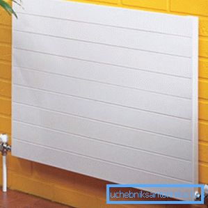 Fotografija pokazuje primjer kompaktne instalacije ravnog grijača. Fotografija pokazuje primjer kompaktne instalacije ravnog grijača.