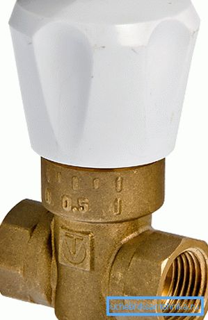 U foto - cork ventilu KRD. Omogućuje podešavanje dometa propusnosti prilagodbe tijekom suhe instalacije. U foto - cork ventilu KRD. Omogućuje podešavanje dometa propusnosti prilagodbe tijekom suhe instalacije.