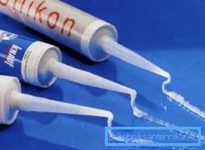 U foto - silikonskom brtvilo u cijevima za kanalizacijske spojeve U foto - silikonskom brtvilo u cijevima za kanalizacijske spojeve