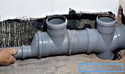 Na fotografiji - povezivanje plastičnih cijevi različitih promjera Na fotografiji - povezivanje plastičnih cijevi različitih promjera