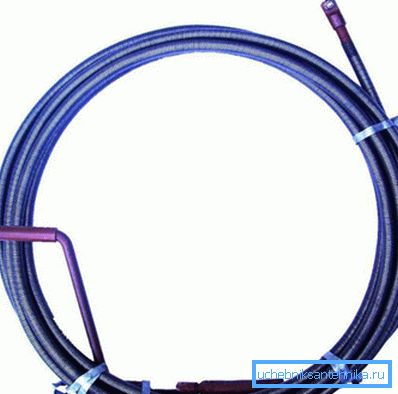 Na fotografiji - kabel za čišćenje kanalizacijskih cijevi Na fotografiji - kabel za čišćenje kanalizacijskih cijevi