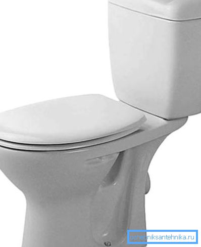Na fotografiji - WC s cisterne na polici Na fotografiji - WC s cisterne na polici