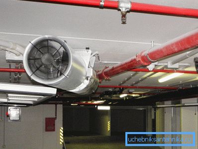 Na fotografiji - ventilator na ispušnom kanalu Na fotografiji - ventilator na ispušnom kanalu