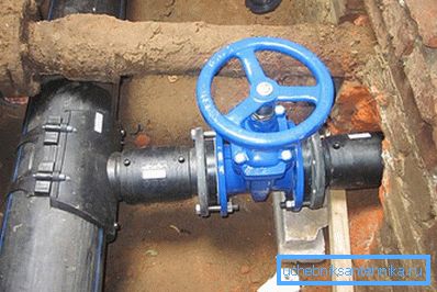 2782 Metalni ventil instaliran je na HDPE cijevi velikog promjera.