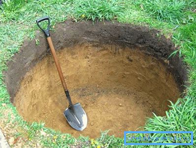 Počnite s iskopavanjem plitke jame. Počnite s iskopavanjem plitke jame.