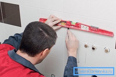 Crtanje gornje horizontalne linije instalacije sanitarne opreme Crtanje gornje horizontalne linije instalacije sanitarne opreme