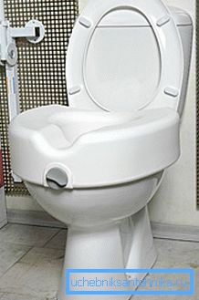 WC školjka za osobe s invaliditetom WC školjka za osobe s invaliditetom