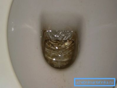Nije svatko zna što treba učiniti kad se školjka WC-a curi. Nije svatko zna što treba učiniti kad se školjka WC-a curi.