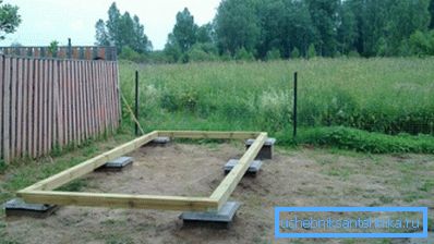 Vezanje na podnožju stupca sa zatvorenim vodonepropusnim materijalom