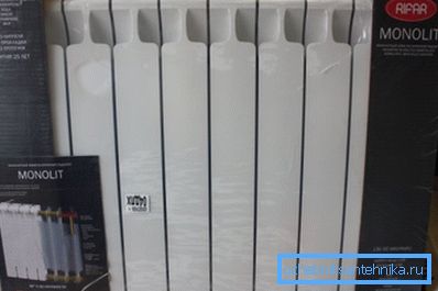 Domaći bimetalni radijator Rifar Monolith. Radni tlak - 100 atmosfera. Domaći bimetalni radijator Rifar Monolith. Radni tlak - 100 atmosfera.