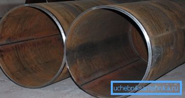 Moguće je razlikovati bešavne proizvode od drugih vrsta proizvoda zbog nazočnosti spojnih točaka koje se stvaraju zavarivanjem metala. Moguće je razlikovati bešavne proizvode od drugih vrsta proizvoda zbog nazočnosti spojnih točaka koje se stvaraju zavarivanjem metala.