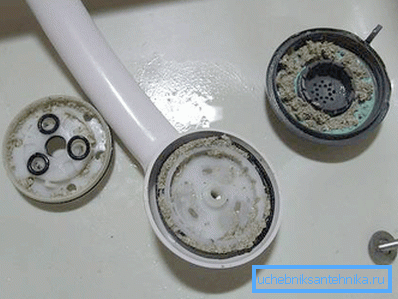Odlaganje mineralnog sedimenta u unutrašnjoj šupljini uređaja. Odlaganje mineralnog sedimenta u unutrašnjoj šupljini uređaja.