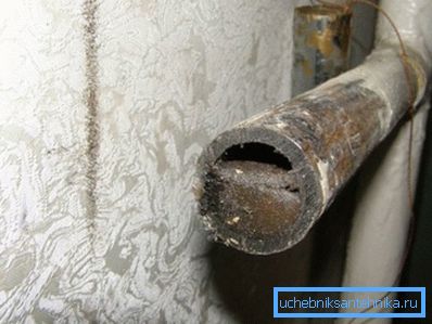 Periodno ispiranje potrebno je za grijanje. Fotografija pokazuje ozbiljnost problema. Periodno ispiranje potrebno je za grijanje. Fotografija pokazuje ozbiljnost problema.