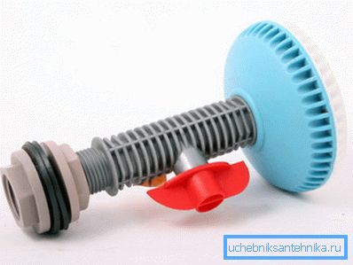 Plastično navodnjavanje za ljetni tuš s slavinom Plastično navodnjavanje za ljetni tuš s slavinom