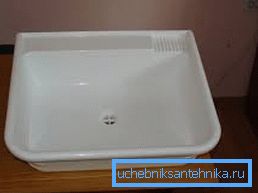 Plastični sudoper za pranje rublja u zemlji