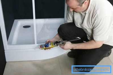 Po završetku instalacijskog rada, tehnološke su praznine zapečaćene silikonom