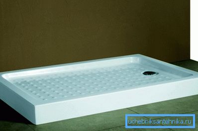 Paleta oslobađa prostor u kupaonici. Paleta oslobađa prostor u kupaonici.