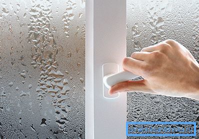 Ponekad zamagljeni prozori u sobi izravno ukazuju na nedostatak kvalitetne ventilacije.