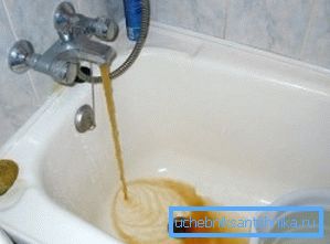Povećan sadržaj željeza ponekad može biti prepoznat po hrđu boje. Povećan sadržaj željeza ponekad može biti prepoznat po hrđu boje.