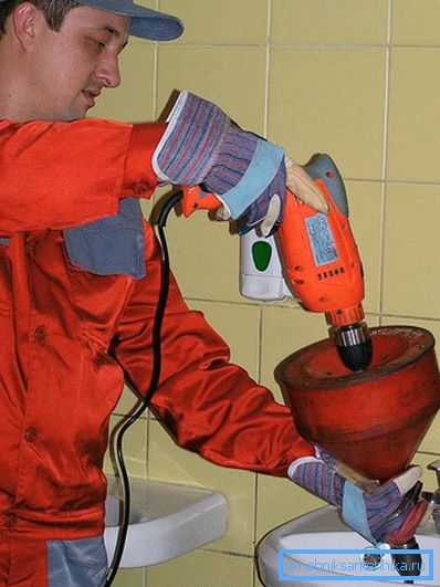 906 Čišćenje sanitarnim kabelom