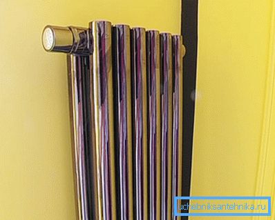 Radiator je neophodan za prijenos energije rashladnog sredstva na mase zraka i objekte u prostoriji. Radiator je neophodan za prijenos energije rashladnog sredstva na mase zraka i objekte u prostoriji.