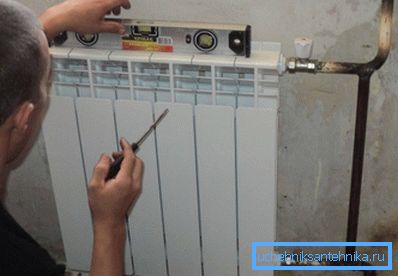 Radijator se instalira na čelične cijevi zavarivanjem. Radijator se instalira na čelične cijevi zavarivanjem.