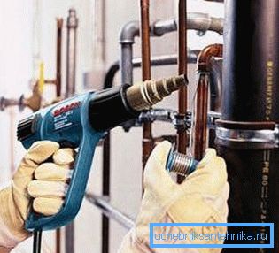 Odmrzavanje s industrijskim sušilicom Odmrzavanje s industrijskim sušilicom