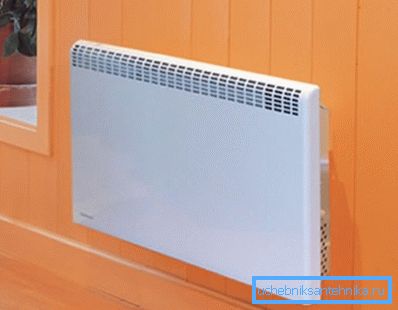 Razlika između konvektora i radijatora - na prvoj površini ima znatno nižu temperaturu Razlika između konvektora i radijatora - na prvoj površini ima znatno nižu temperaturu