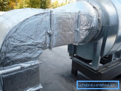 Čahura između ventilatora i kanala eliminira prijenos vibracija. Čahura između ventilatora i kanala eliminira prijenos vibracija.