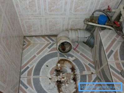 Kupaonica nakon demontaže Kupaonica nakon demontaže