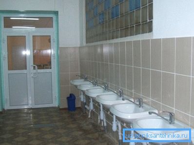 Kupaonica srednje škole Kupaonica srednje škole