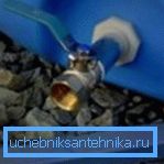 Kuglasti ventil u spremniku. Kuglasti ventil u spremniku.