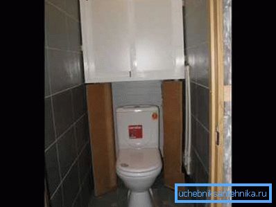 Ormar u WC-u savršeno sakriva sve komunikacije Ormar u WC-u savršeno sakriva sve komunikacije