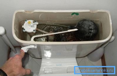 Sustav odvoda je vrlo važan za učinkovito djelovanje WC školjke. Sustav odvoda je vrlo važan za učinkovito djelovanje WC školjke.