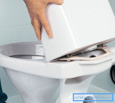 Spremnik za odvod s donjim dovodnim cijevom treba postaviti na posudu nakon što je na njega priključena cijev za dovod vode. Spremnik za odvod s donjim dovodnim cijevom treba postaviti na posudu nakon što je na njega priključena cijev za dovod vode.