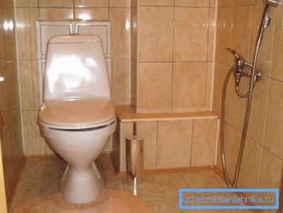 Mješalica s higijenskim tušem za bide u zasebnoj kupaonici Mješalica s higijenskim tušem za bide u zasebnoj kupaonici