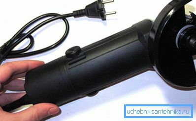 S čeličnom brusilicom S čeličnom brusilicom