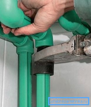 Neupravljana instalacija plastičnih cijevi Neupravljana instalacija plastičnih cijevi