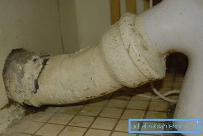 Priključak WC školjke na kanalizaciju svinjskog željeza Priključak WC školjke na kanalizaciju svinjskog željeza