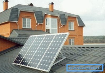 Solarni paneli na krovu štite Solarni paneli na krovu štite