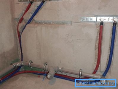 Moderni plastični češalj. Moderni plastični češalj.