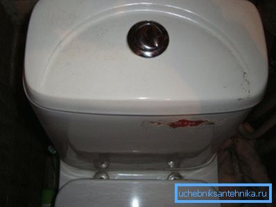 Moderni spremnik za odvod s gumbom Moderni spremnik za odvod s gumbom