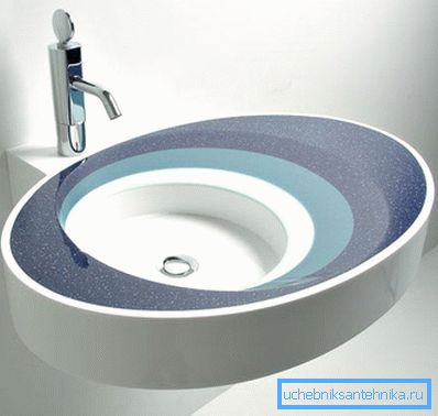 Elegantan umivaonik od umjetnog kamena. Elegantan umivaonik od umjetnog kamena.