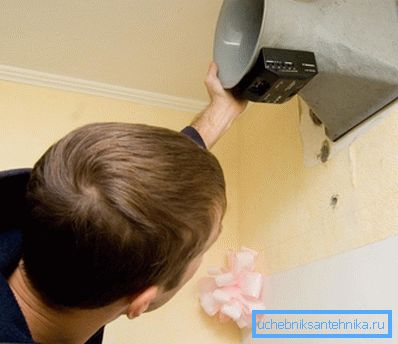 Važno je zapamtiti da instalacija posebne opreme u zatvorenom prostoru neće riješiti problem strukturne manjka takvog ventilacijskog kanala. Važno je zapamtiti da instalacija posebne opreme u zatvorenom prostoru neće riješiti problem strukturne manjka takvog ventilacijskog kanala.