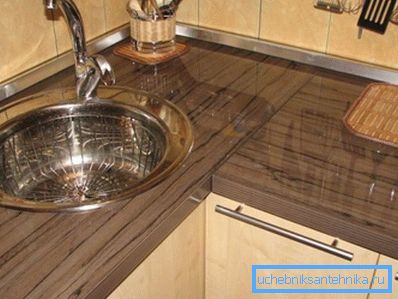Chipboard i plastični stolni poklopac