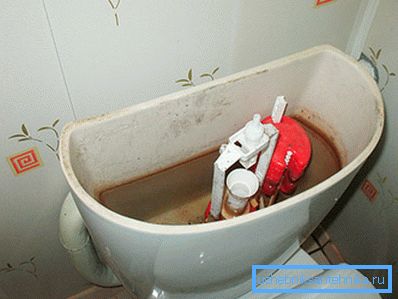 Sudeći prema boji vode, filtar je potpuno začepljen. Sudeći prema boji vode, filtar je potpuno začepljen.