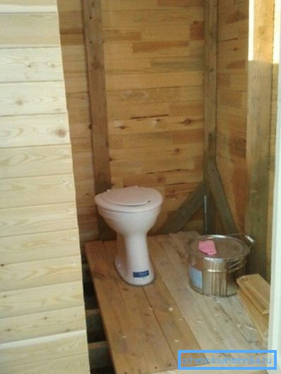 Izgleda kao toaletni wc s toaletom