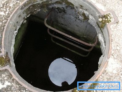 Izgleda kao otvor koji vodi prema javnom kanalizacijskom sustavu