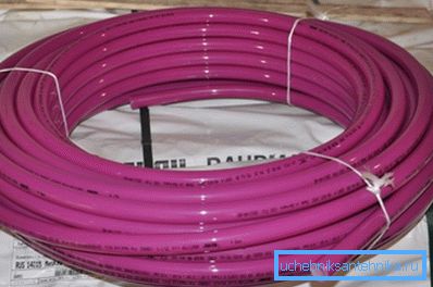 Cijevno grijanje Rehau Rautitan Pink dolazi u zavojima.