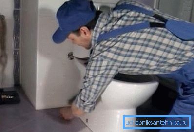 Ugradnja keramičke WC školjke Ugradnja keramičke WC školjke